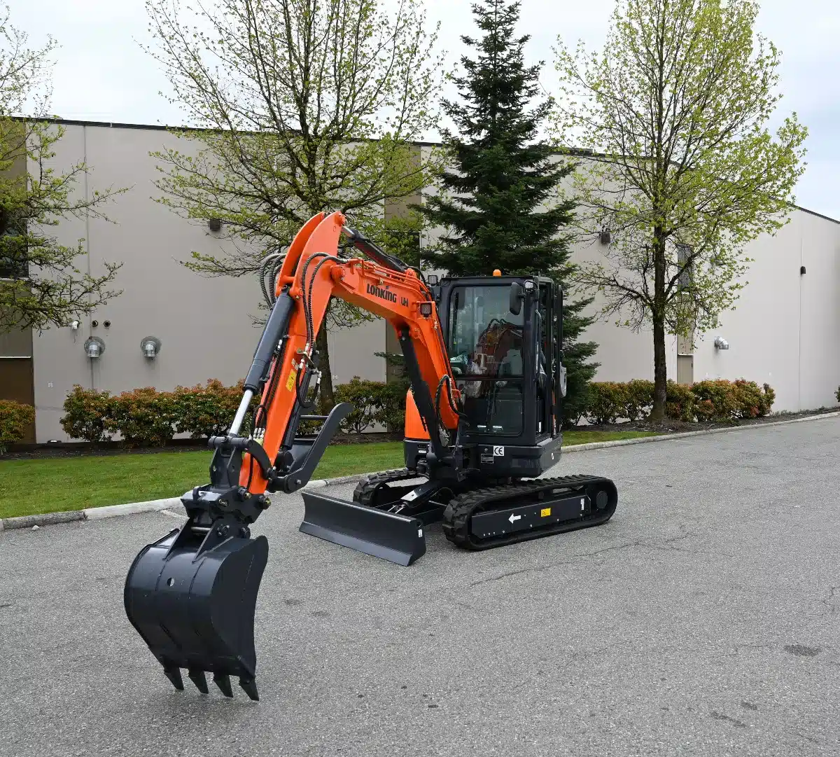 Gallery image 2 for UHI Machinery CDM6035 Excavator