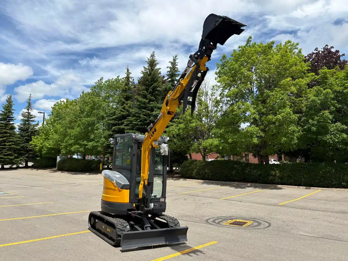 Gallery image 2 for UHI Machinery UME27S Excavator