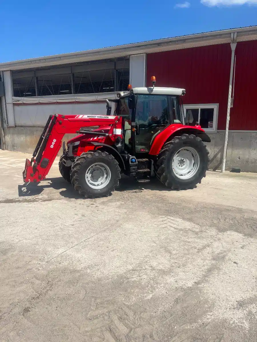 Gallery image 1 for 2014 Massey Ferguson 5613 Tractor