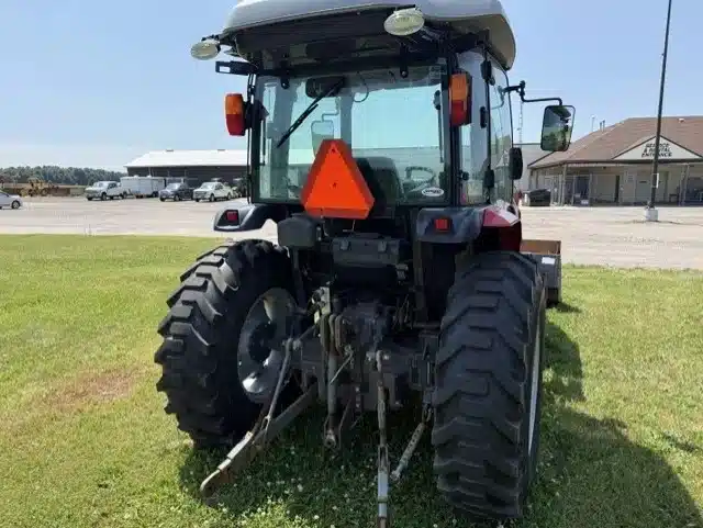 Photo de la Galerie 2 pour 2025 Massey Ferguson 2860M Tracteur