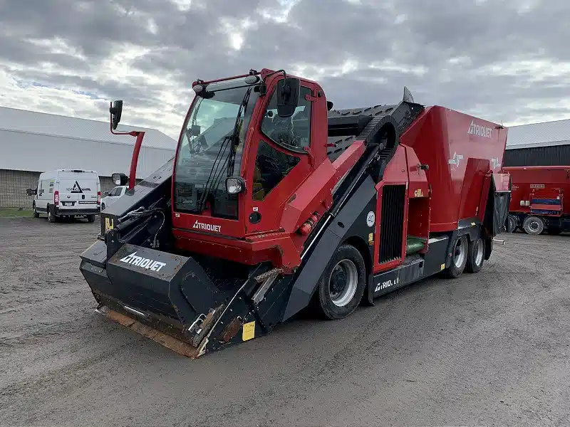 Gallery image 1 for 2020 Trioliet TRIOTRAC 2400VL TMR Mixer