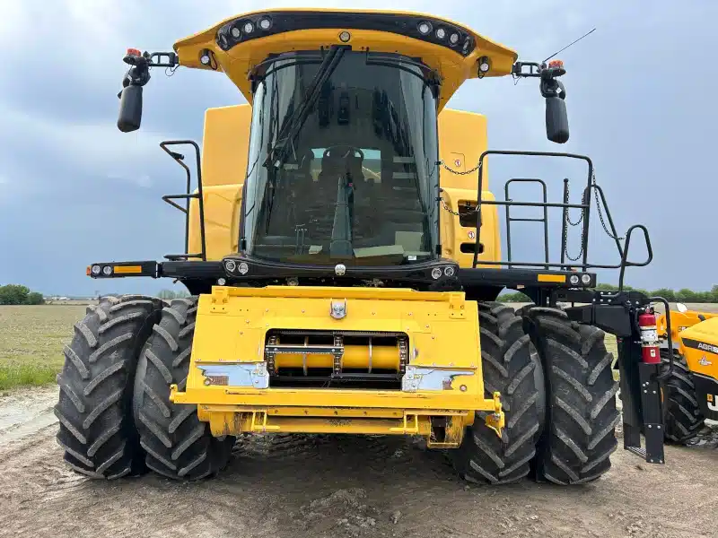 Gallery image 2 for 2025 New Holland CR7.90 Combine