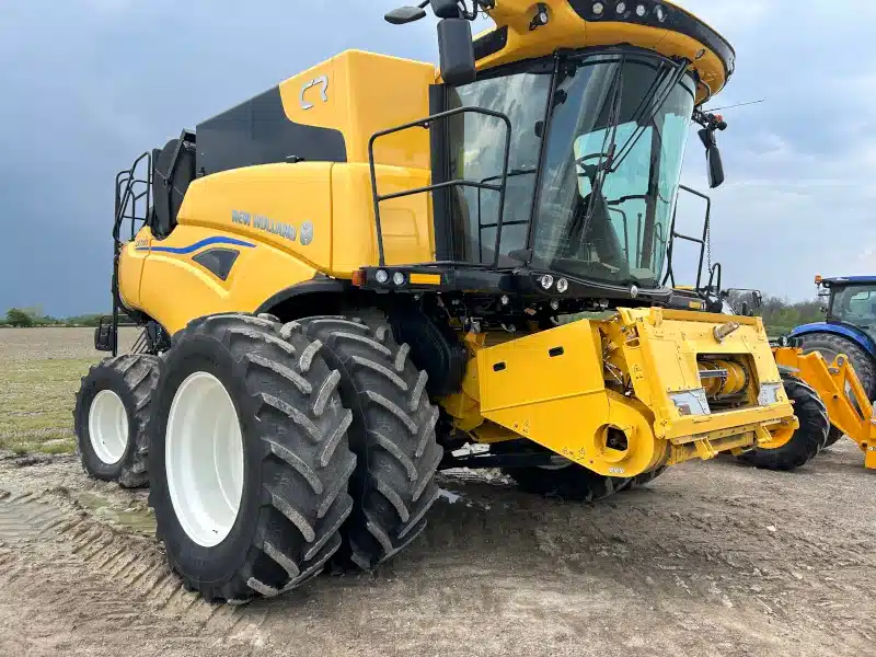 Gallery image 1 for 2025 New Holland CR7.90 Combine