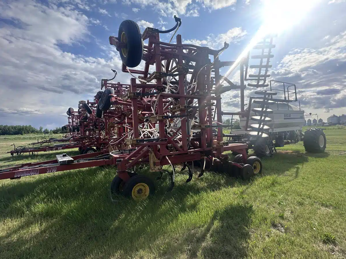 Gallery image 1 for Used Bourgault 5710-54 Air Drill