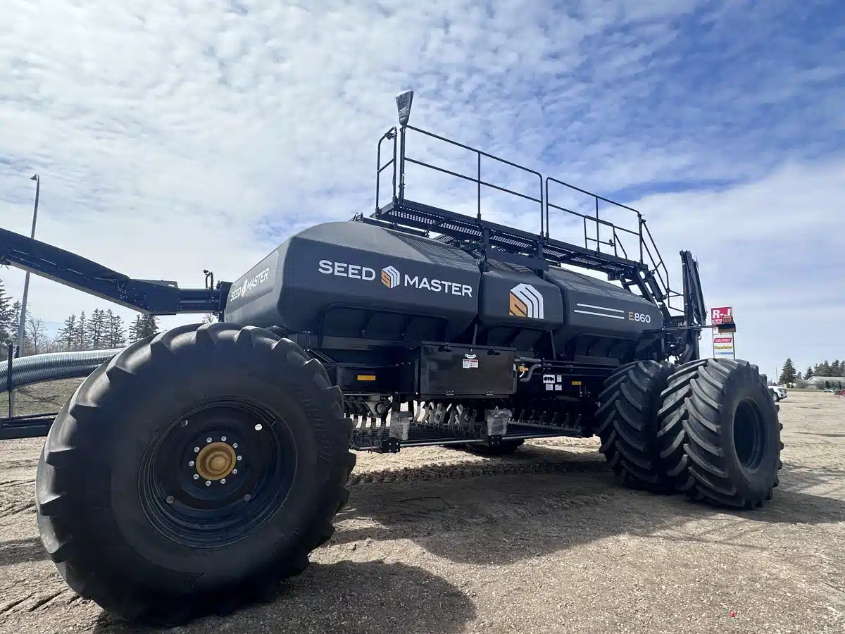 Gallery image 2 for New 2025 SeedMaster 8012 Wide M Single Knife & E860 Cart Air Drill