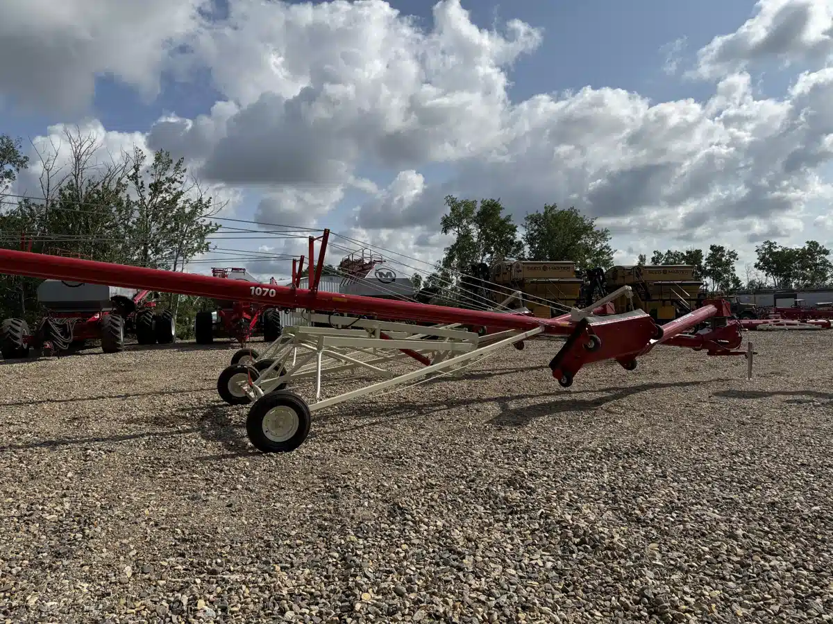 Gallery image 2 for New 2025 Farm King Y1070TMR Auger