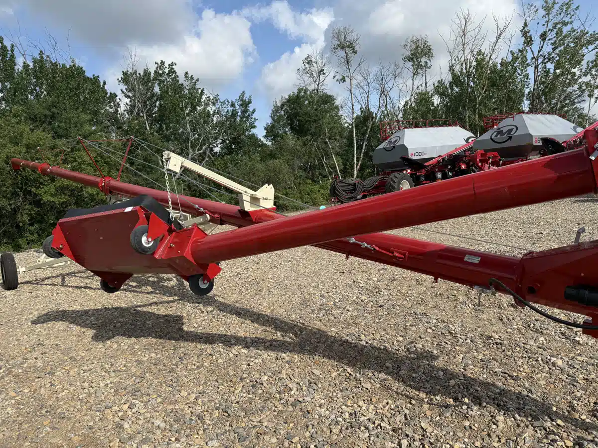Gallery image 1 for New 2025 Farm King Y1070TMR Auger
