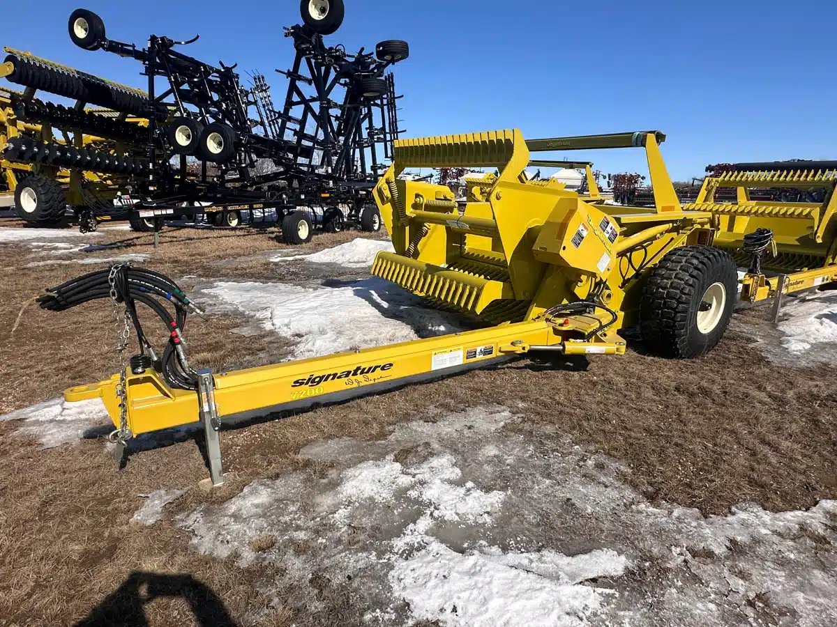 2026 DG 7200 Rock Picker