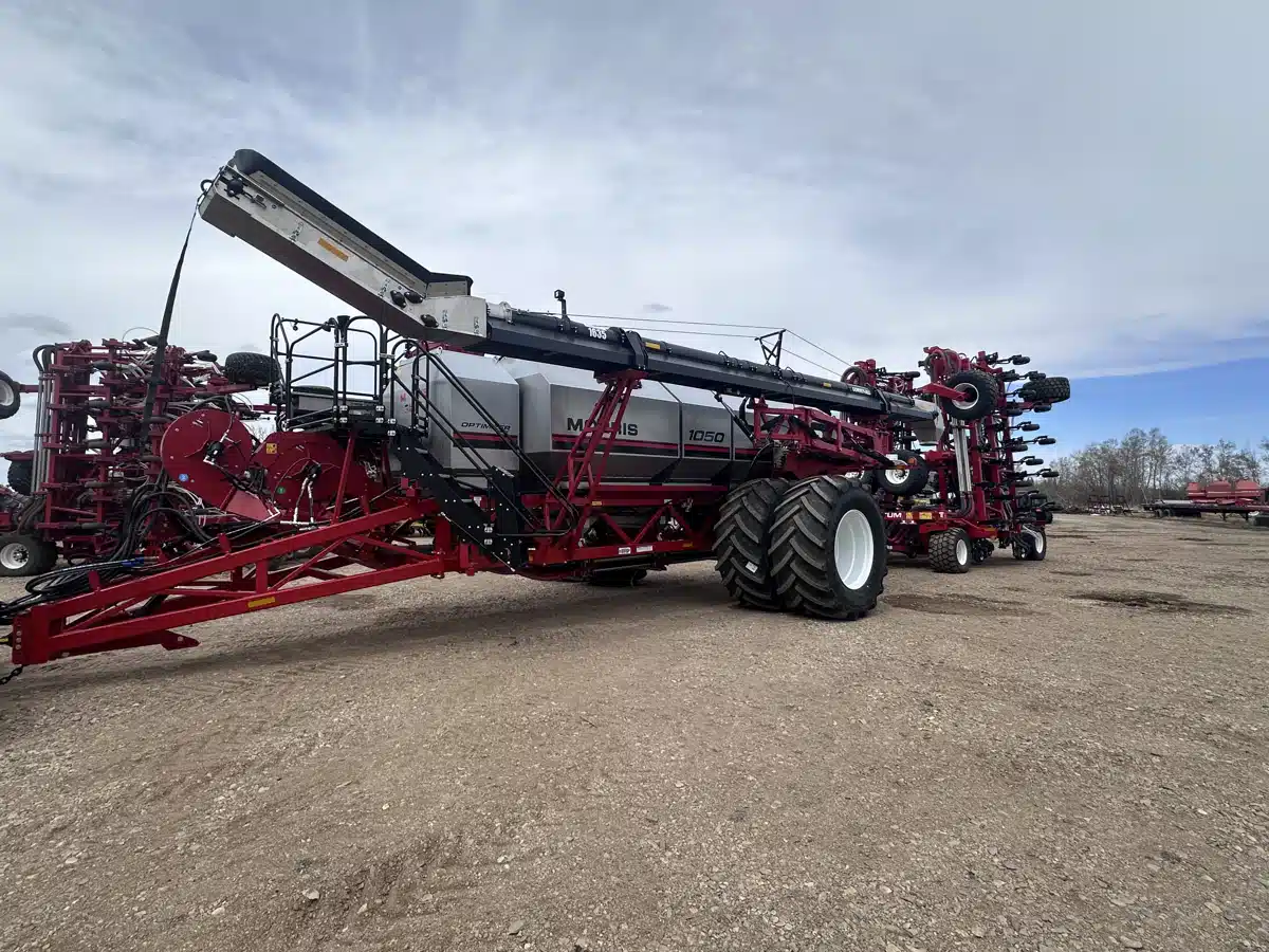 2026 Morris 10-1050 W/ 70 Quantum Air Seeder