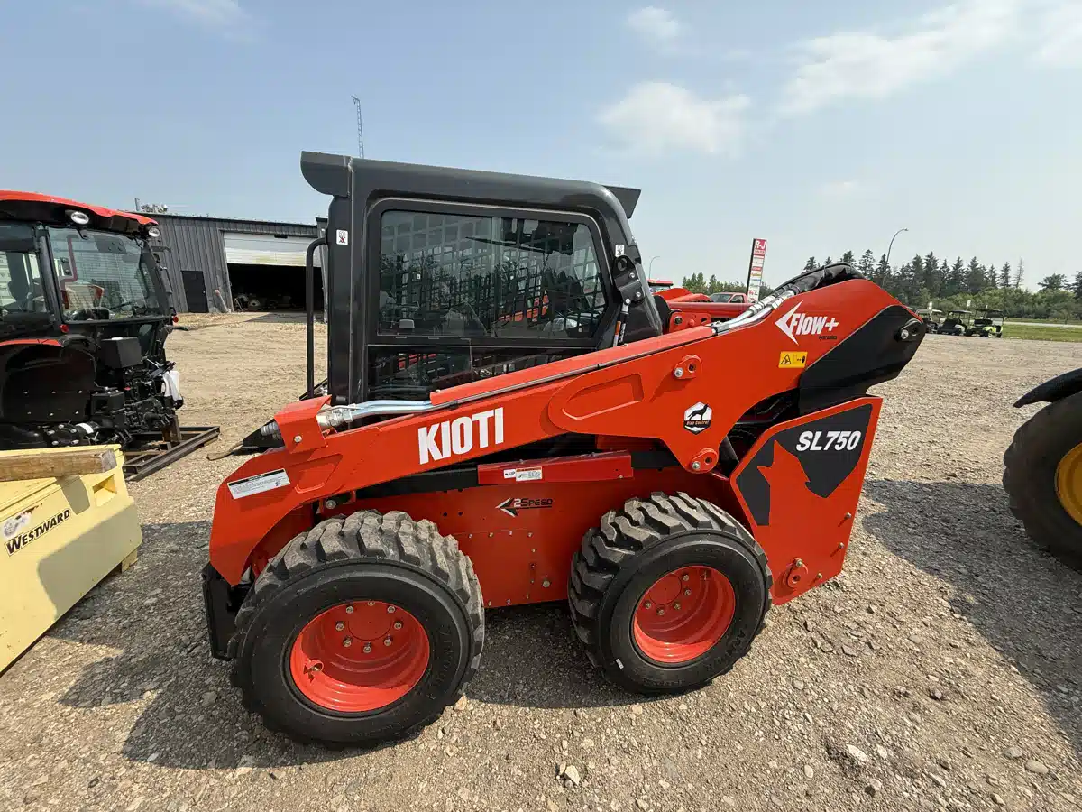 Photo de la Galerie 1 pour 2025 Kioti SL750 Flow Plus chargeuse à direction à glissement