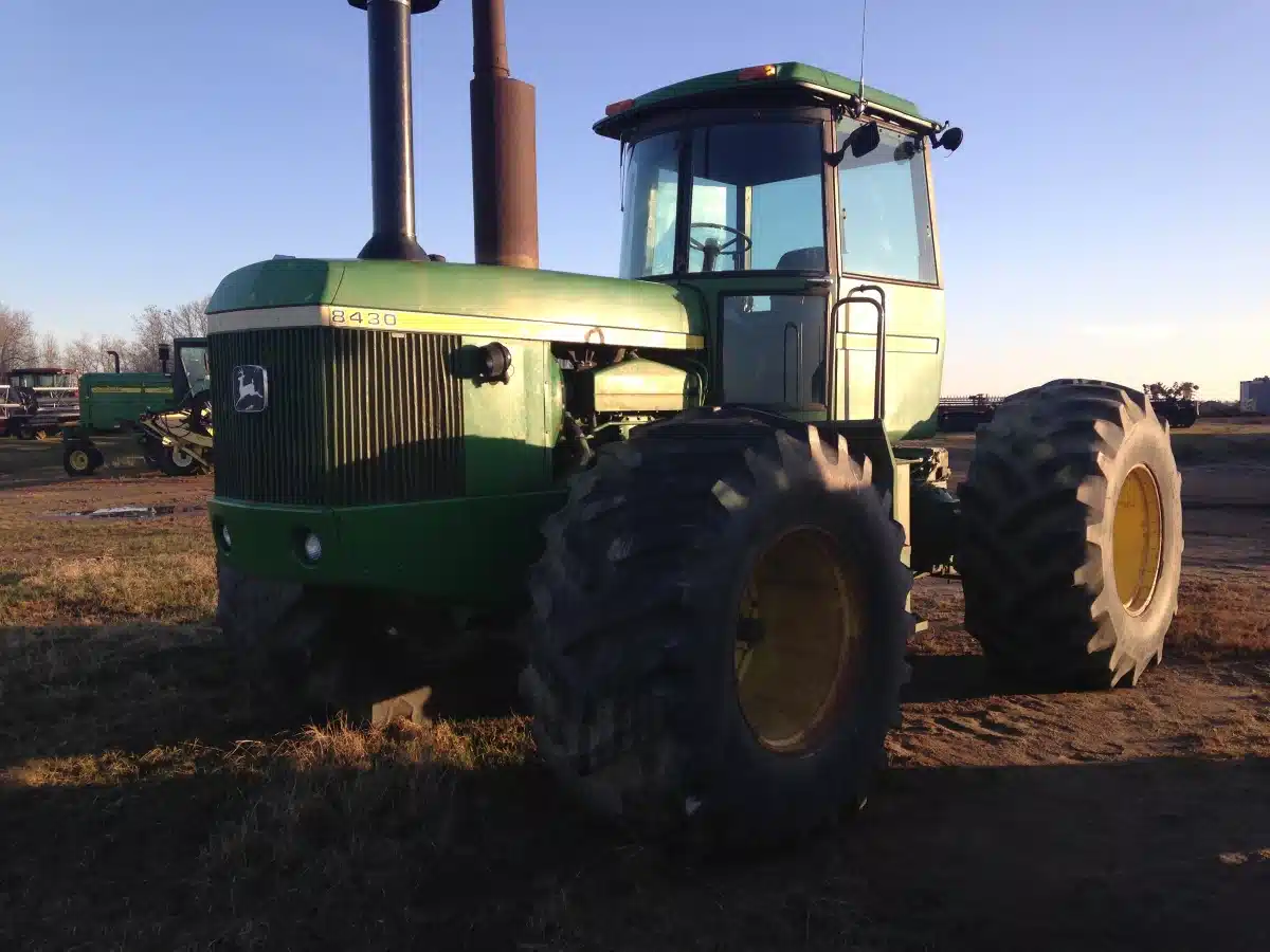 Gallery image 2 for Used John Deere 8430 Trailer