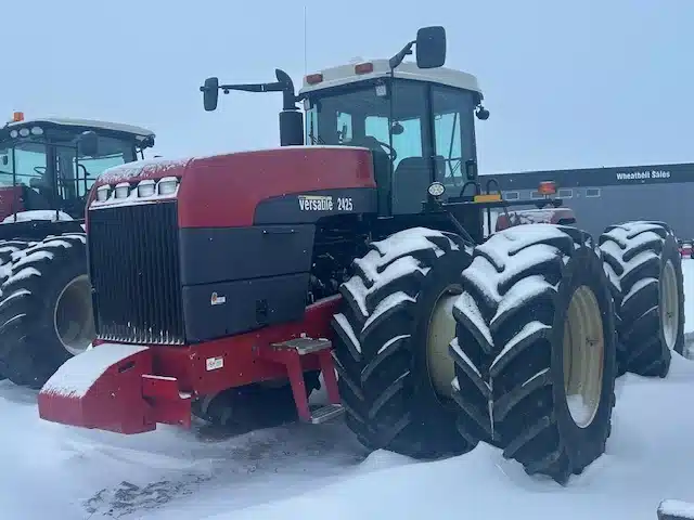 Gallery image 1 for 2003 Versatile 2425 Tractor