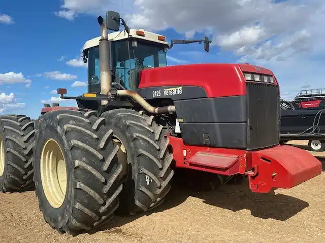 Gallery image 1 for Used 2003 Versatile 2425 Tractor