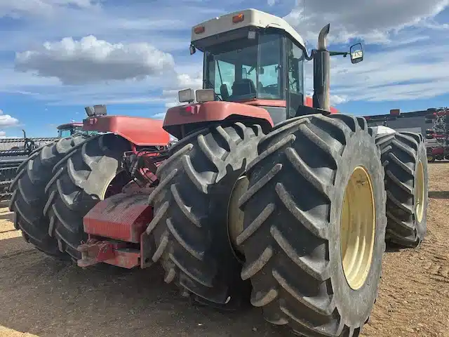 Gallery image 2 for Used 2003 Versatile 2425 Tractor