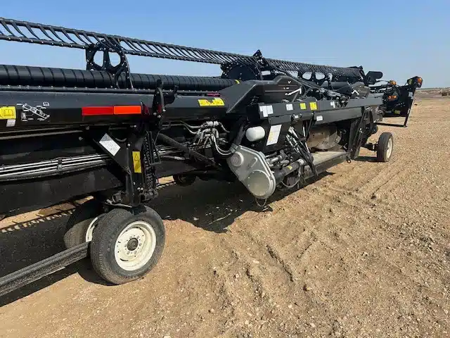 Gallery image 2 for Used 2021 MacDon FD135 Header - Draper