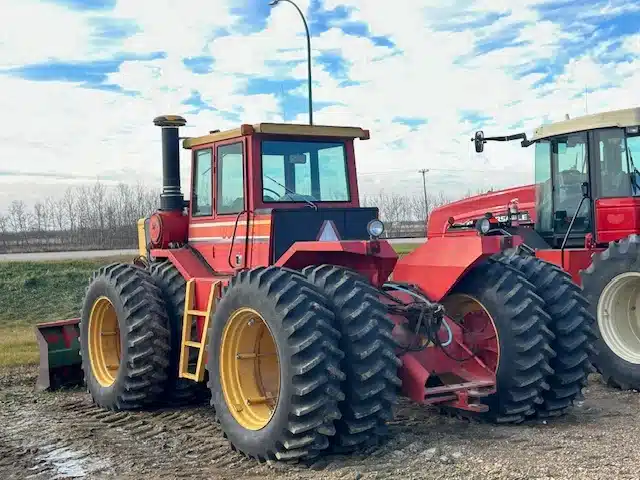 Gallery image 2 for 1984 Versatile 835 Tractor