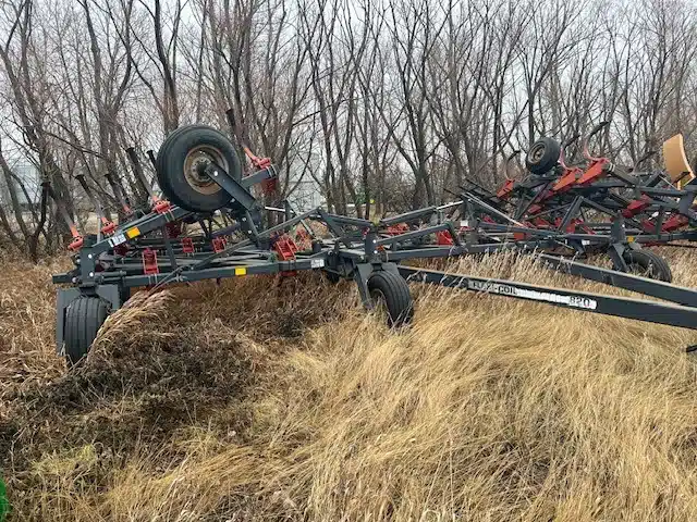 Flexi-Coil 820 Cultivator