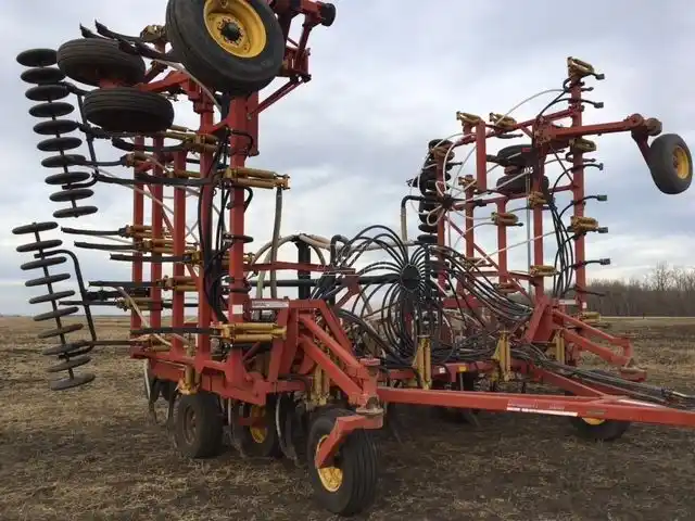 Gallery image 1 for Used 1986 Bourgault 8800 Air Seeder