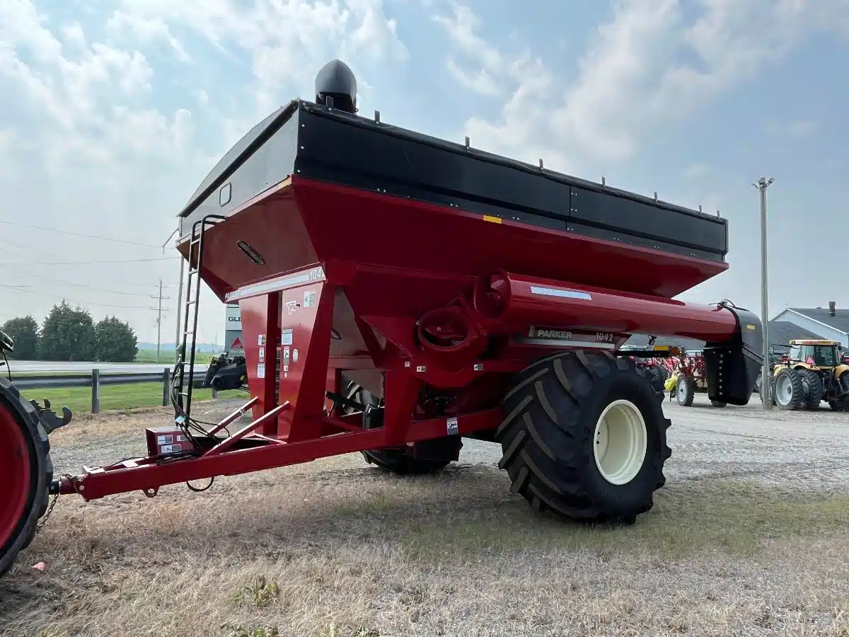 Gallery image 2 for New 2025 Parker 1042 Grain Cart