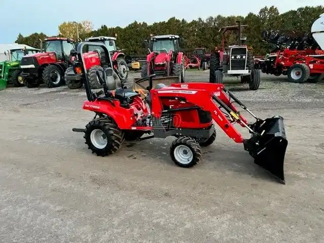 Gallery image 1 for 2019 Massey Ferguson GC1725M Tractor