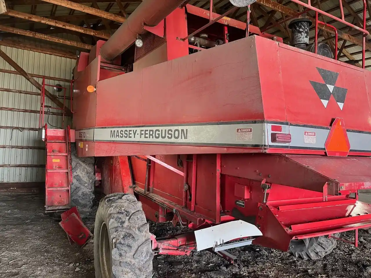 Gallery image 2 for Used 1991 Massey Ferguson 8570 Combine