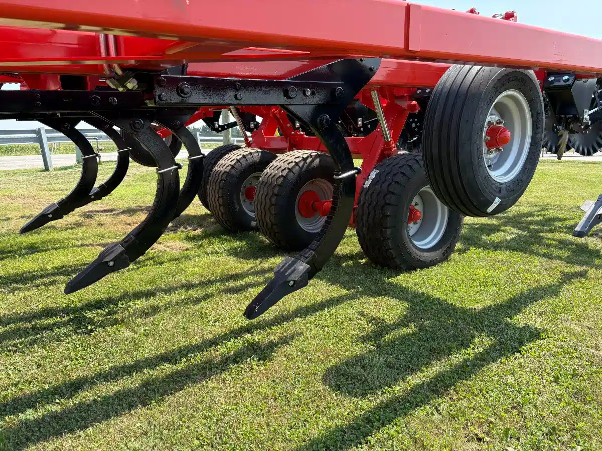 Gallery image 2 for New 2025 Kuhn 4857-11 Disc Ripper