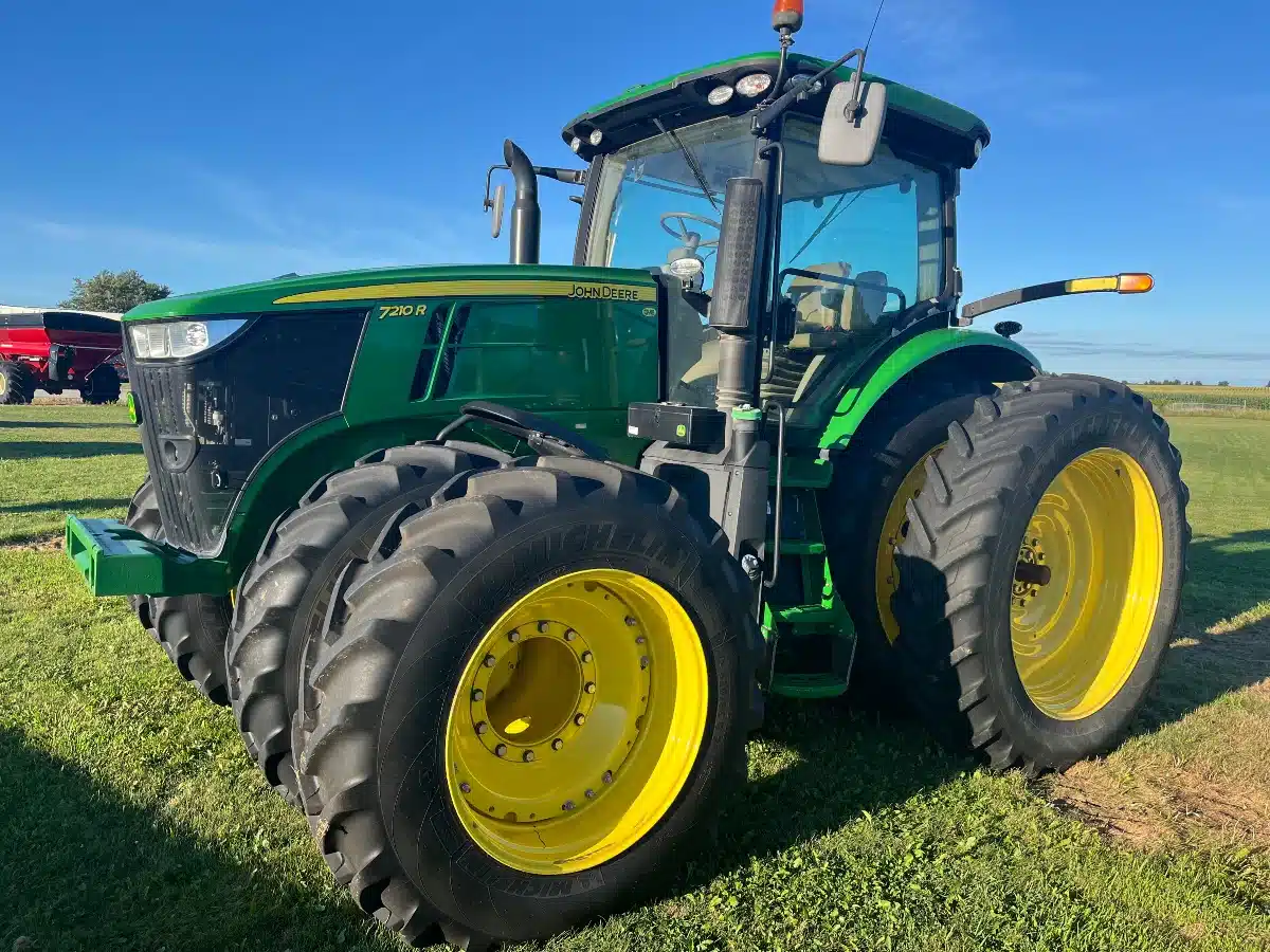 Gallery image 2 for Used 2014 John Deere 7210R Tractor
