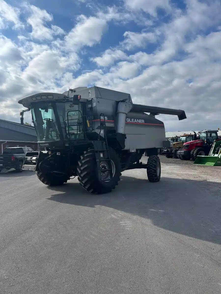 Gallery image 2 for Used 2005 Gleaner R65 Combine