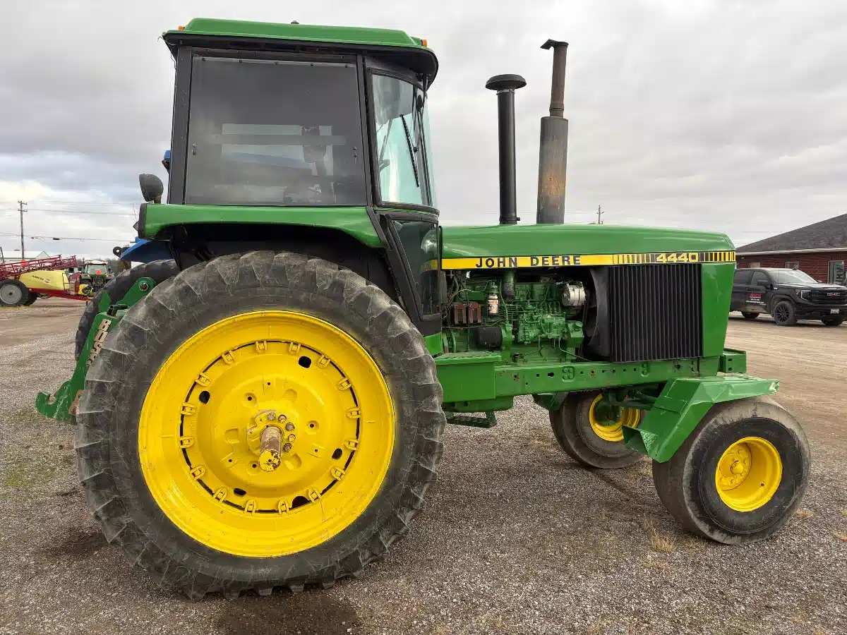Gallery image 2 for 1982 John Deere 4440 Tractor