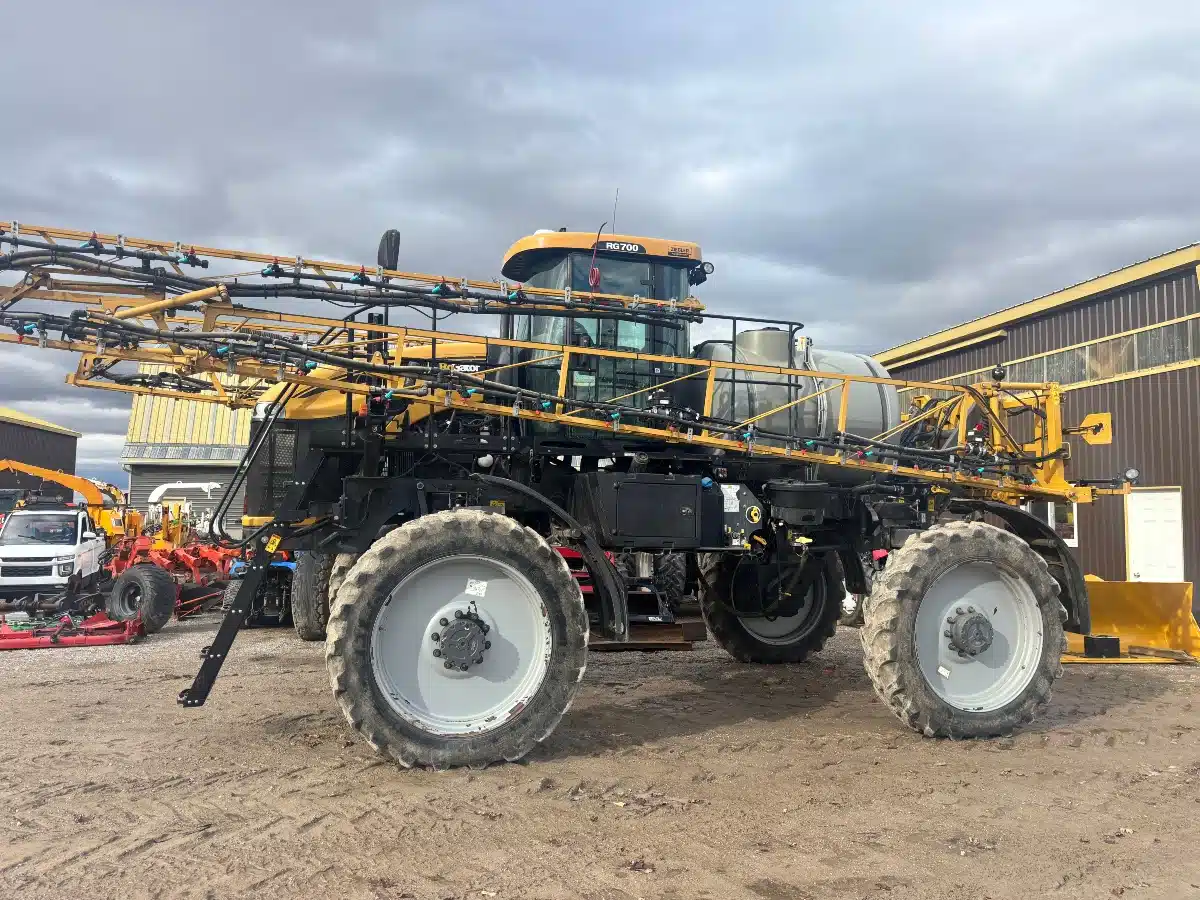 Gallery image 2 for 2014 RoGator RG700 Sprayer - Self Propelled