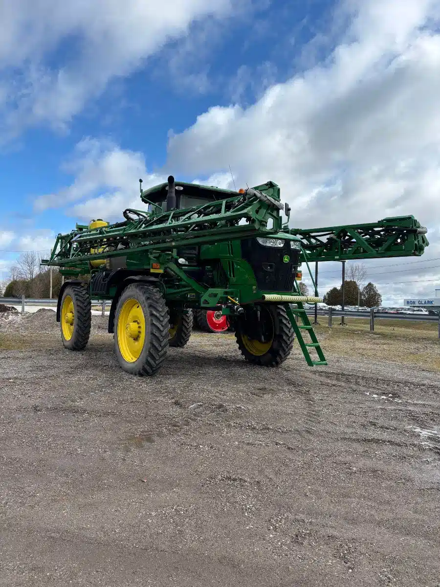 Gallery image 1 for 2015 John Deere R4038 Sprayer - Self Propelled