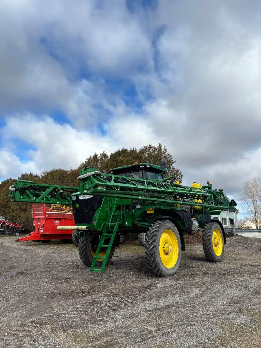 Gallery image 2 for 2015 John Deere R4038 Sprayer - Self Propelled