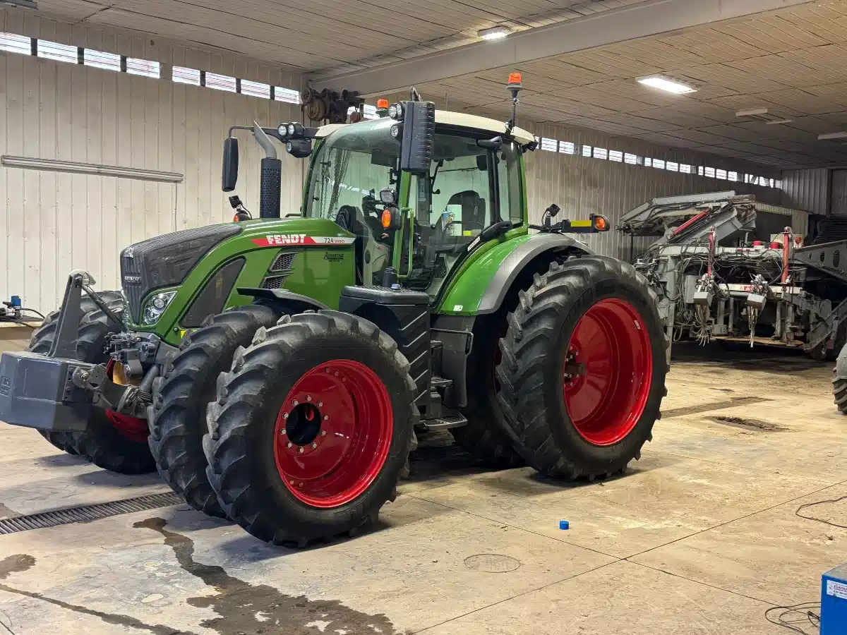 Used 2022 Fendt 724 VARIO Tractor