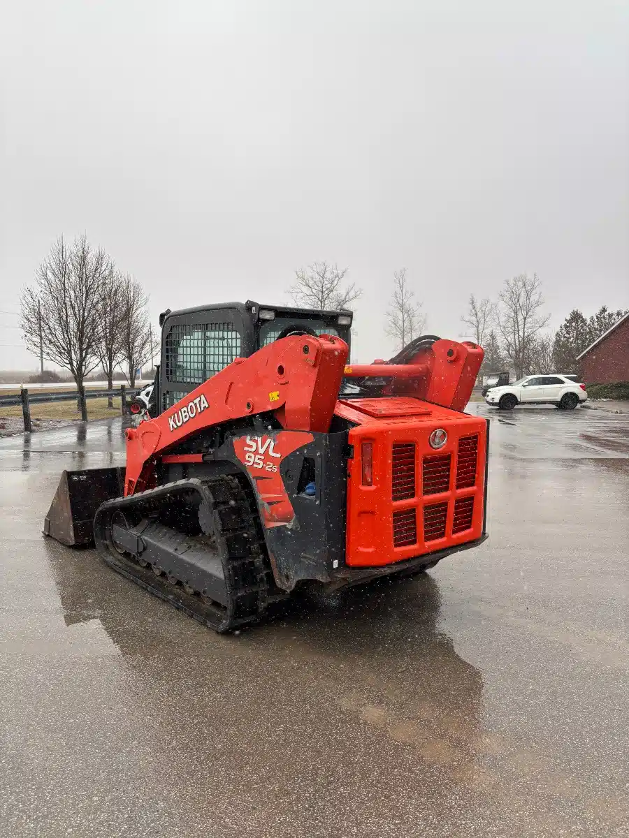 Gallery image 2 for 2017 Kubota SVL95-2S Track Loader