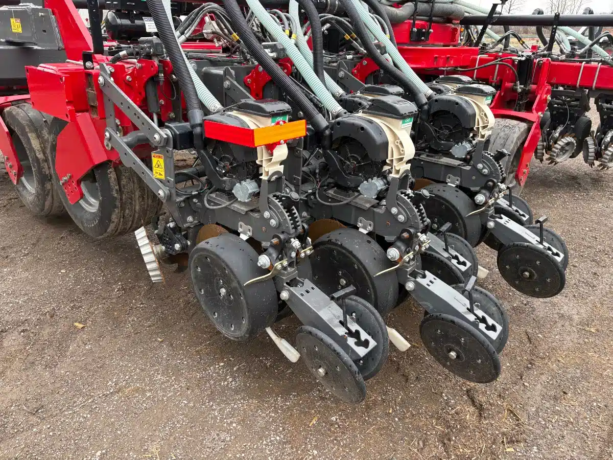 Gallery image 2 for 2024 Massey Ferguson 23-15 Planter