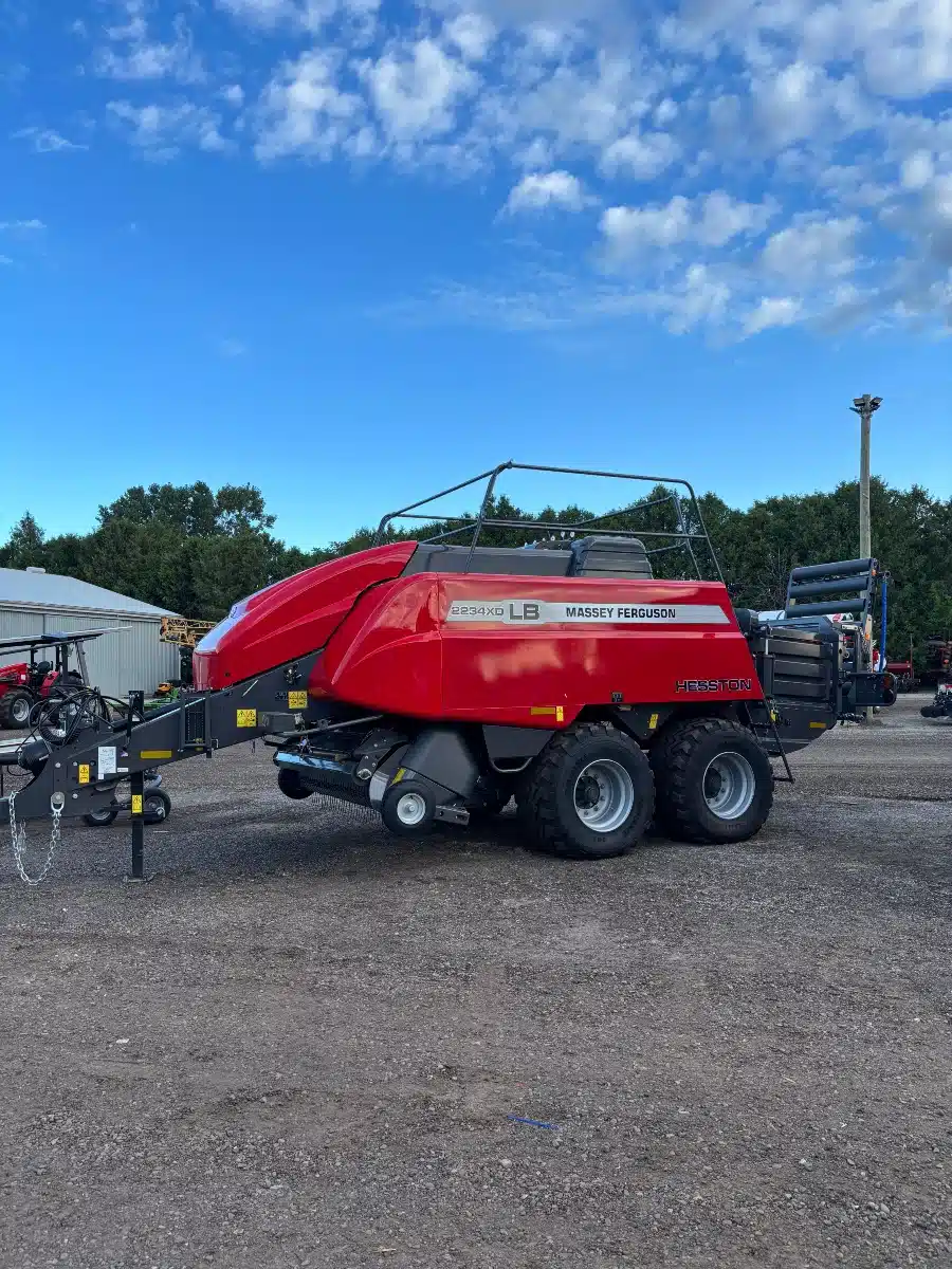 Photo de la Galerie 2 pour 2026 Massey Ferguson LB2234XD Presse à Balle Carrée/Large