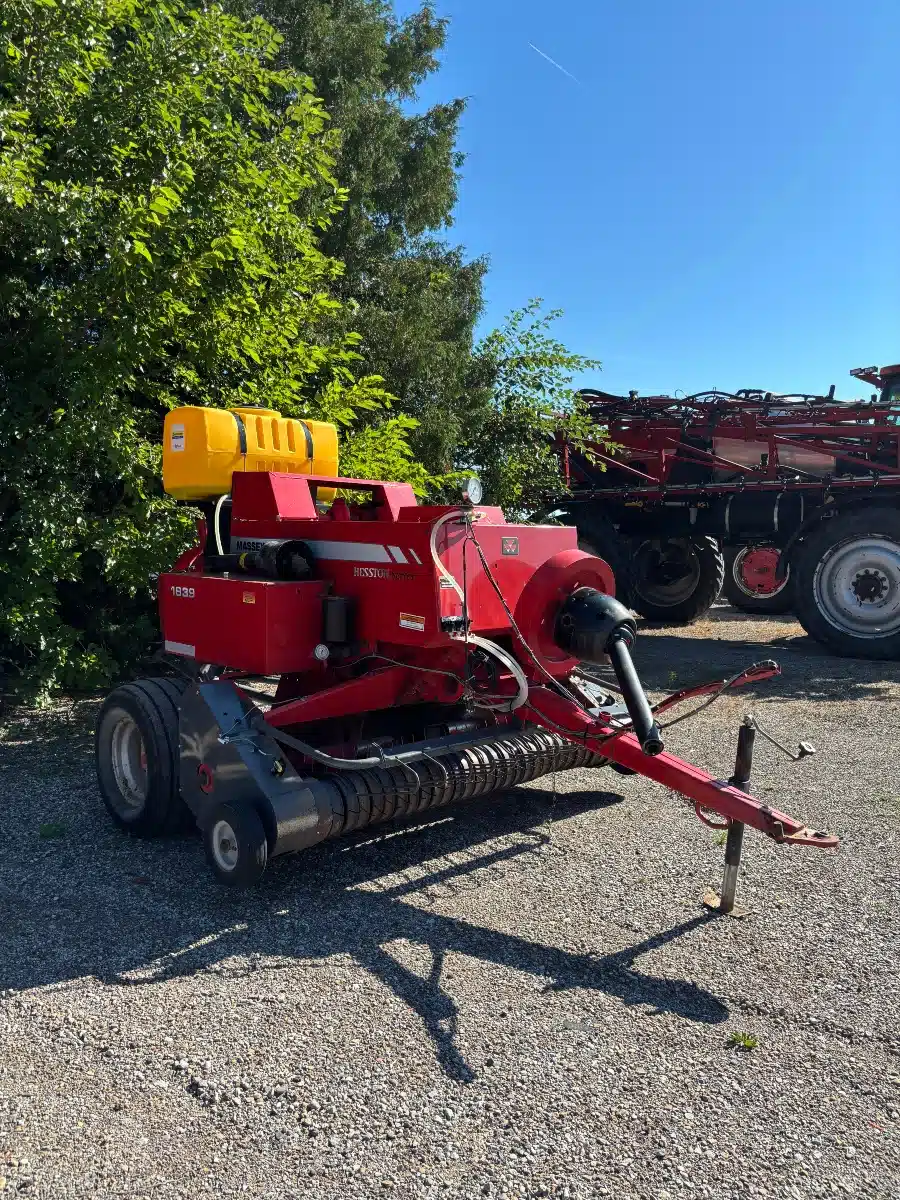Gallery image 2 for 2009 Massey Ferguson 1839 Square Baler - Small