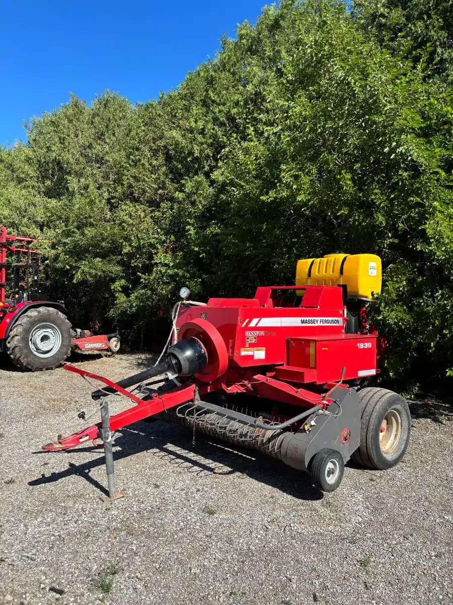 Gallery image 1 for 2009 Massey Ferguson 1839 Square Baler - Small