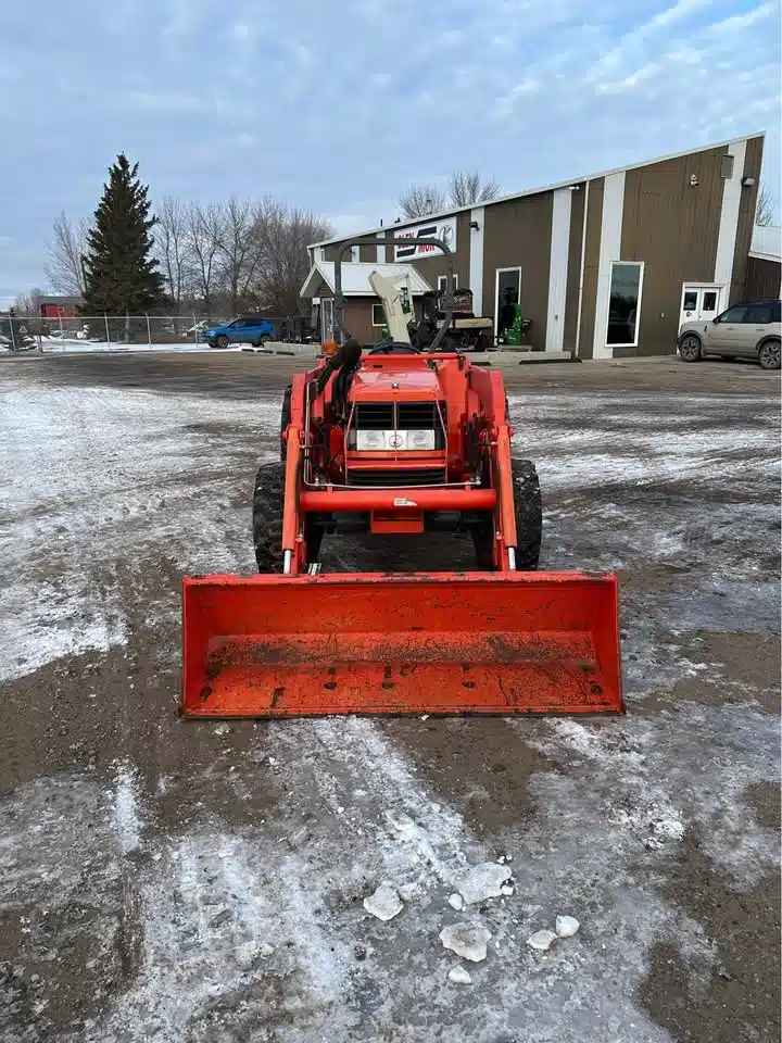Gallery image 2 for Used 2007 Kubota MX5000DT Tractor