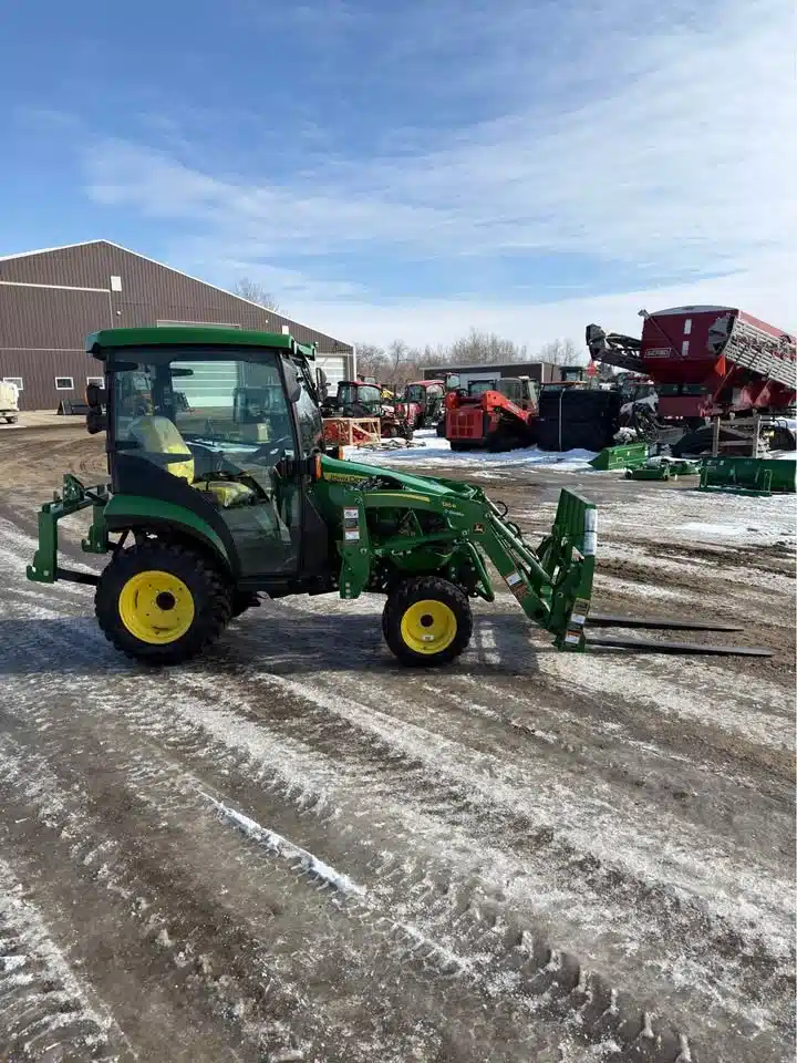 Gallery image 2 for 2023 John Deere 2025R Tractor