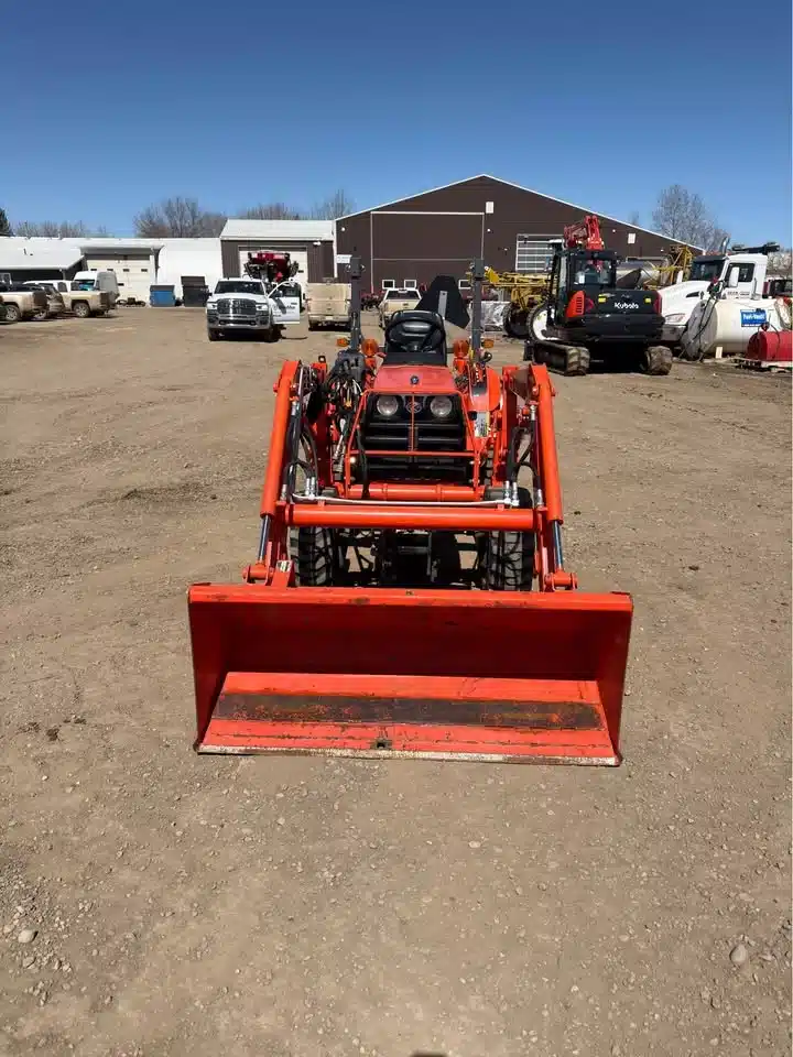 Photo de la Galerie 2 pour 2008 Kubota B7800 Tracteur