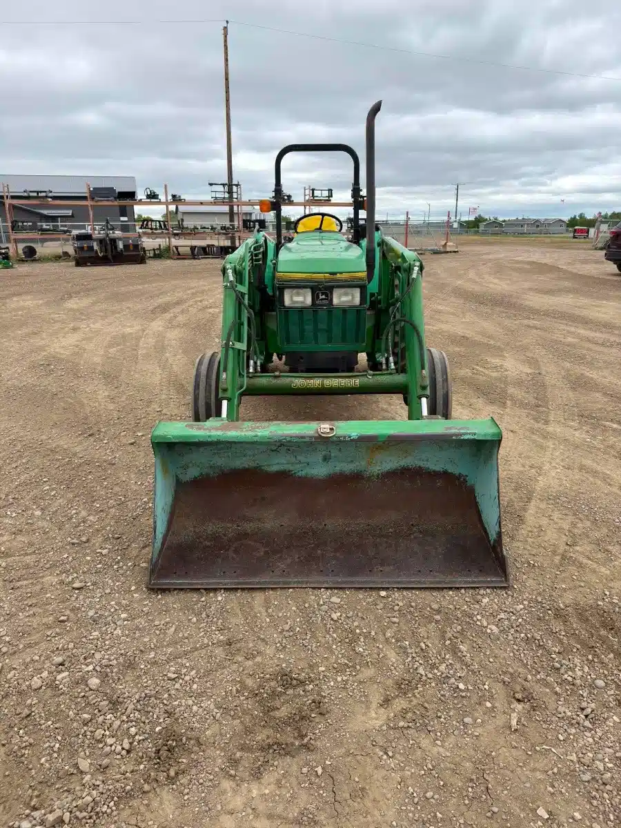 Gallery image 2 for 1994 John Deere 5200 Tractor