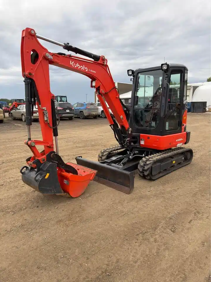 Photo de la Galerie 1 pour 2023 Kubota KX033-4 Excavatrice