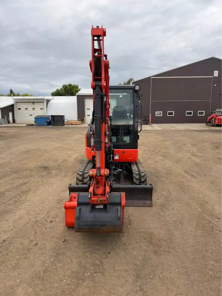 Photo de la Galerie 2 pour 2023 Kubota KX033-4 Excavatrice