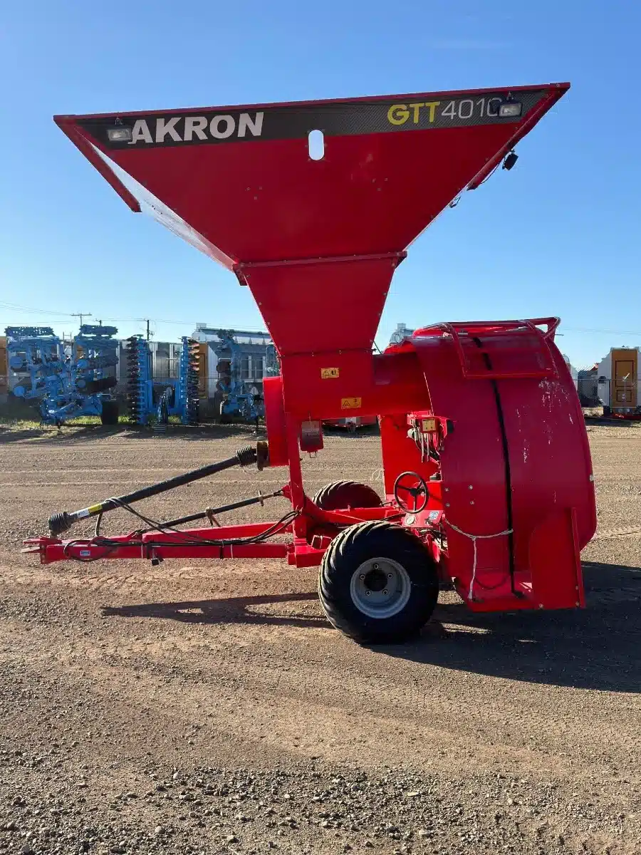Gallery image 2 for 2017 Akron GTT4010 Grain Bagger
