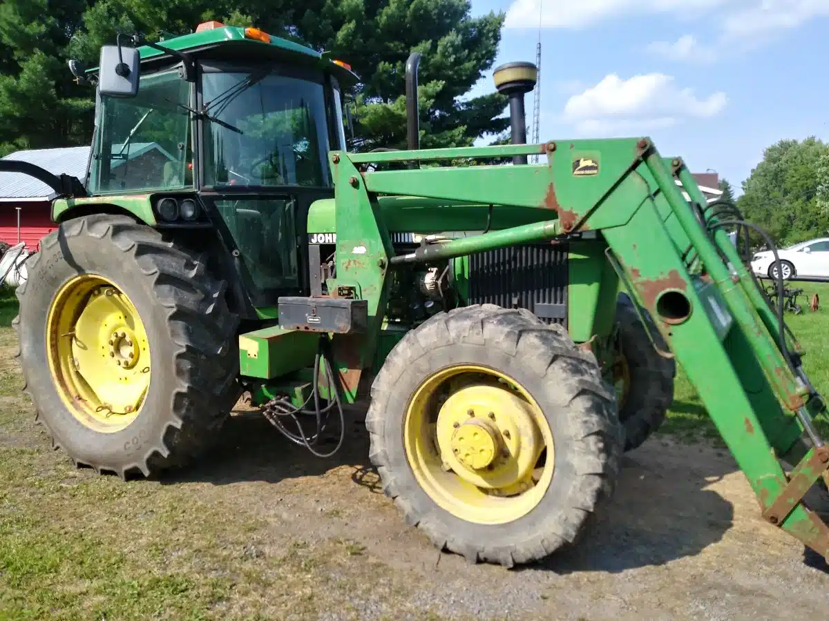 Gallery image 1 for Used 1993 John Deere 3255 Tractor