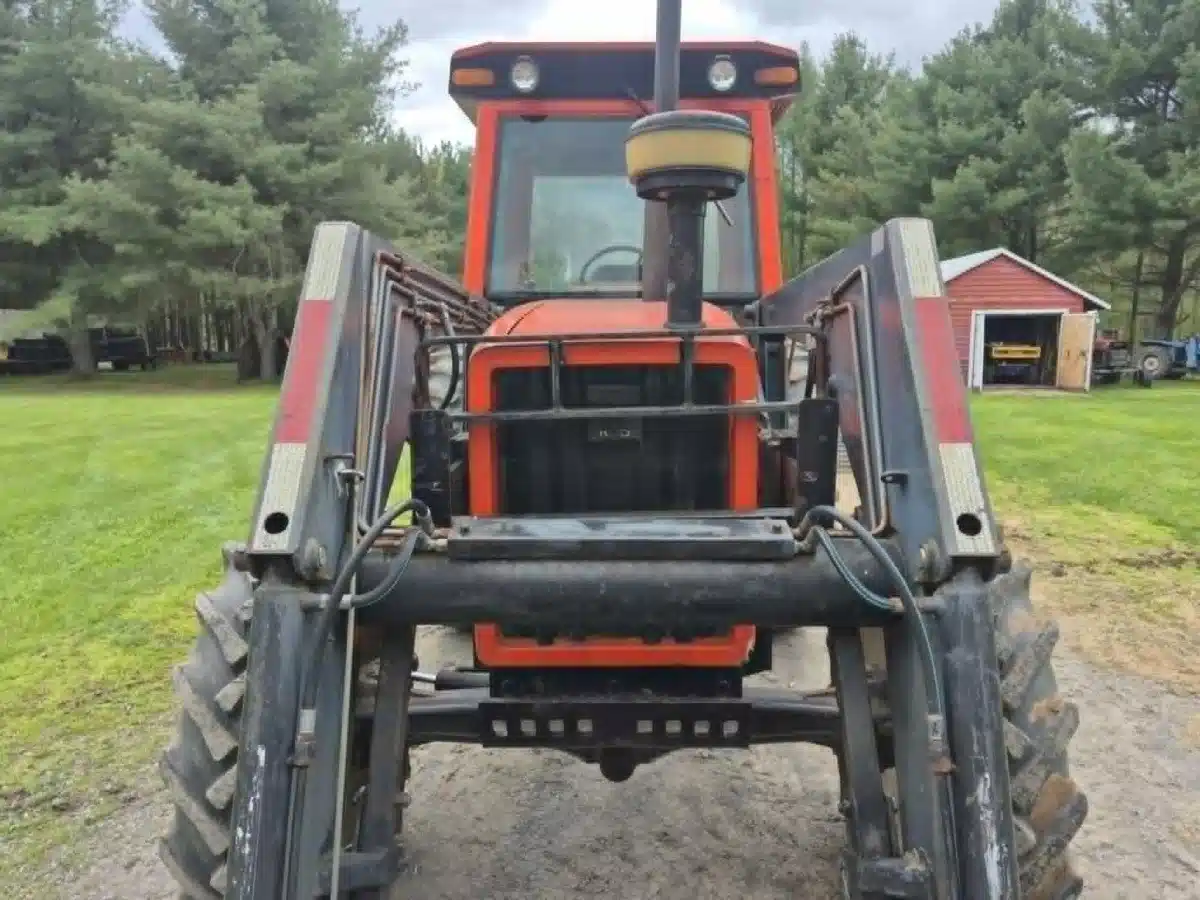 Gallery image 2 for Used 1986 Allis Chalmers 6080 Tractor