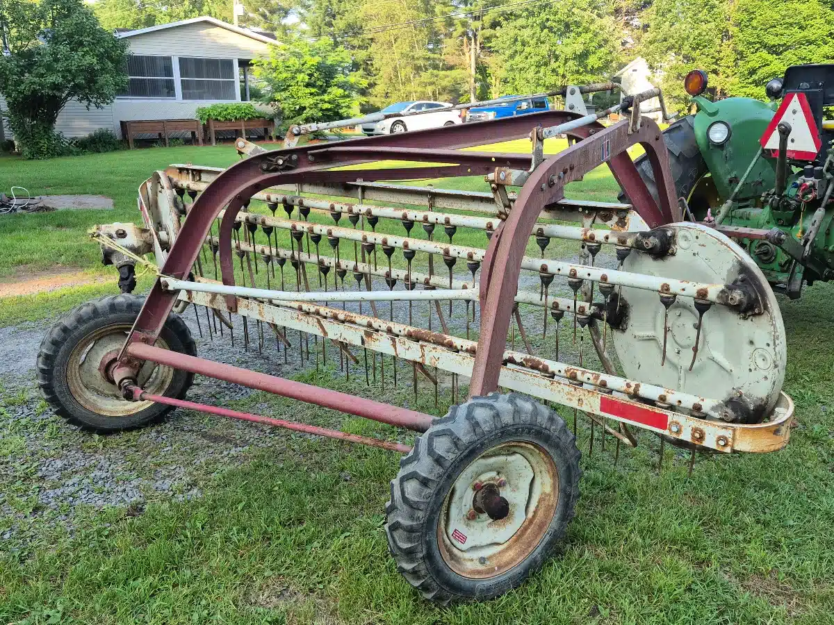 Gallery image 1 for Used International 35 Rake