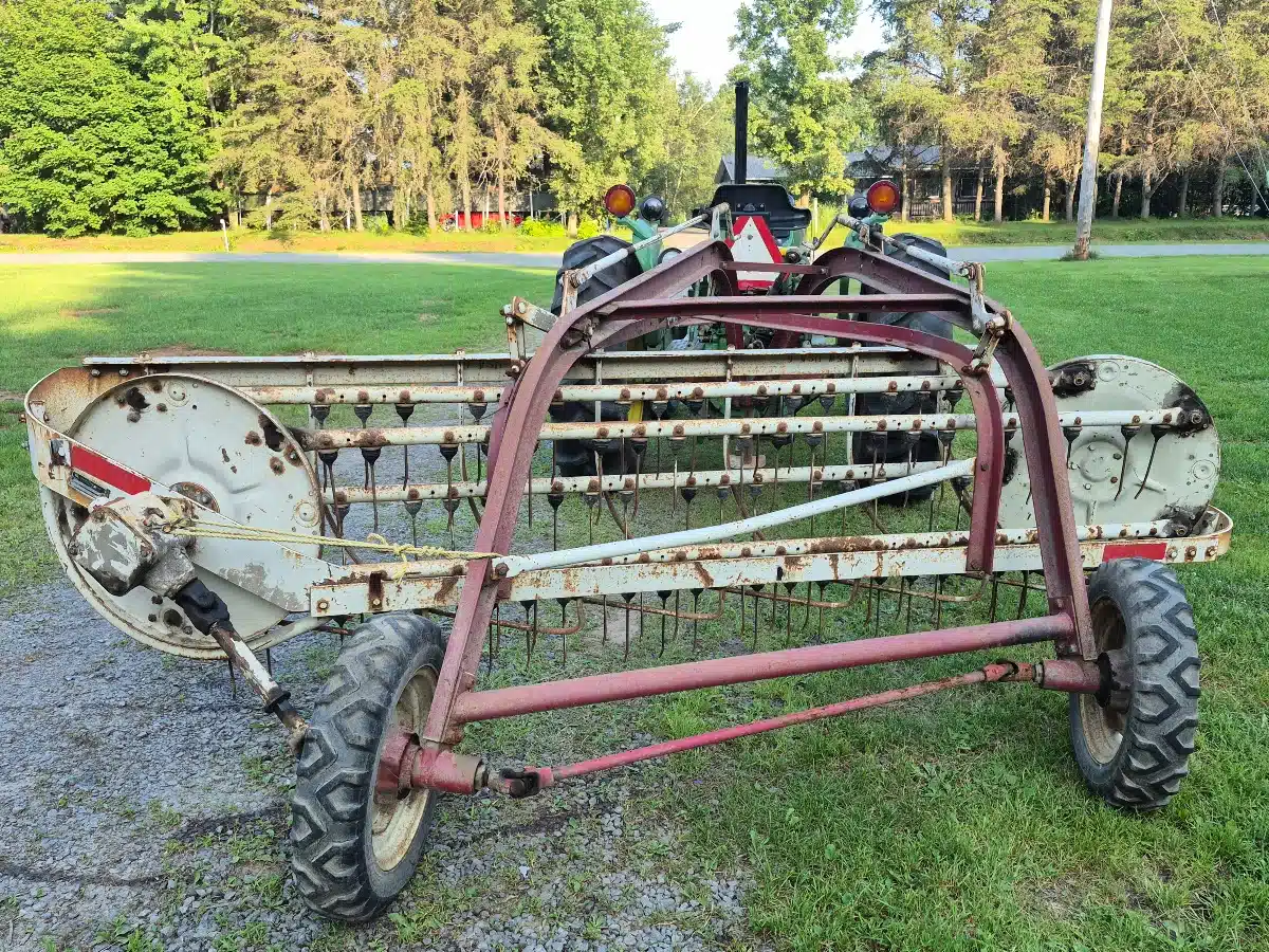 Gallery image 2 for Used International 35 Rake