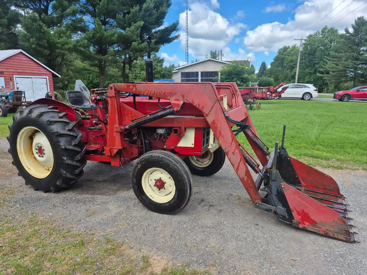 Gallery image 1 for Used 1981 International 384 Tractor